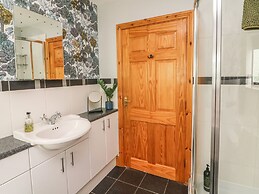 The Arches Larklands