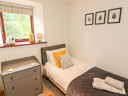 The Arches Larklands