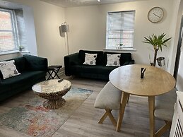 Impeccable 2-bed Apartment in Erith