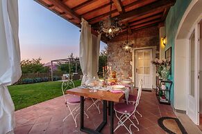 Rondini Farmhouse in Chiatri