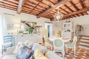 Rondini Farmhouse in Chiatri