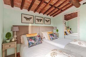 Rondini Farmhouse in Chiatri