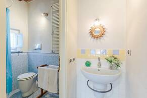 Rondini Farmhouse in Chiatri