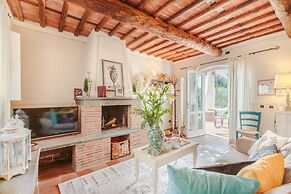 Rondini Farmhouse in Chiatri