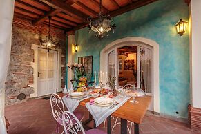 Rondini Farmhouse in Chiatri