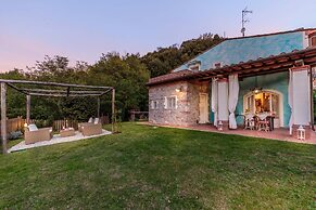 Rondini Farmhouse in Chiatri