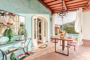 Rondini Farmhouse in Chiatri