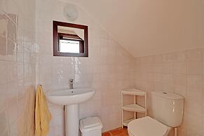 Villa Eiras Altas Grande by Portucasa