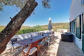 Villa Eiras Altas Grande by Portucasa