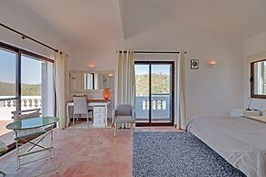 Villa Eiras Altas Grande by Portucasa