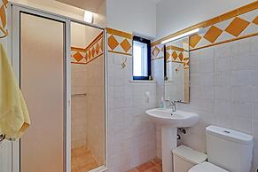 Villa Eiras Altas Grande by Portucasa