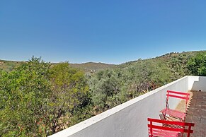 Villa Eiras Altas Grande by Portucasa