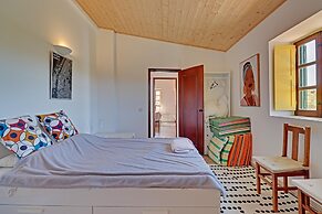 Villa Eiras Altas Grande by Portucasa