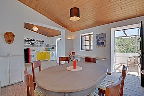 Villa Eiras Altas Grande by Portucasa