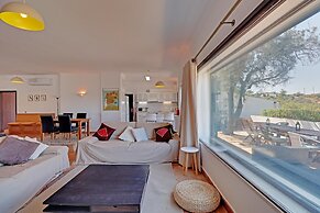 Villa Eiras Altas Grande by Portucasa