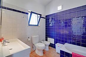 Villa Eiras Altas Grande by Portucasa