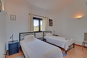 Villa Eiras Altas Grande by Portucasa