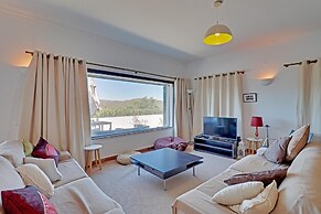 Villa Eiras Altas Grande by Portucasa