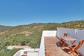 Villa Eiras Altas Grande by Portucasa