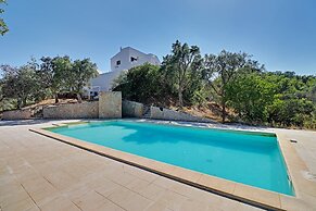 Villa Eiras Altas Grande by Portucasa