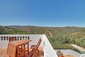 Villa Eiras Altas Grande by Portucasa