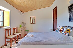 Villa Eiras Altas Grande by Portucasa