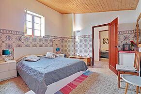 Villa Eiras Altas Grande by Portucasa