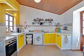 Villa Eiras Altas Grande by Portucasa