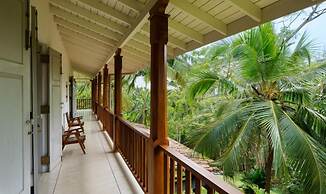 Cool and Contemporary Hilltop Villa With Ocean Views