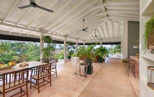 Cool and Contemporary Hilltop Villa With Ocean Views