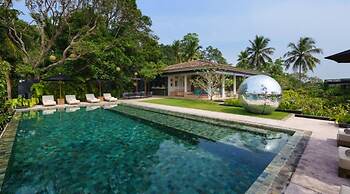 Cool and Contemporary Hilltop Villa With Ocean Views