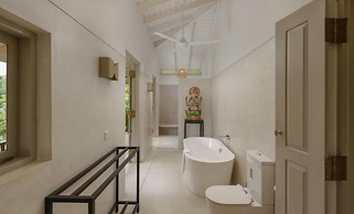 Cool and Contemporary Hilltop Villa With Ocean Views