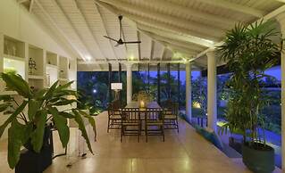 Cool and Contemporary Hilltop Villa With Ocean Views