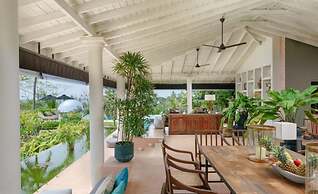 Cool and Contemporary Hilltop Villa With Ocean Views