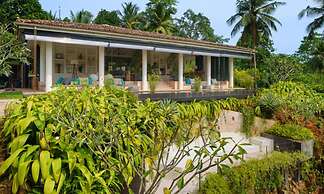 Cool and Contemporary Hilltop Villa With Ocean Views