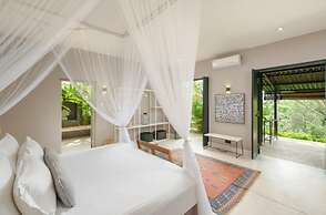 Cool and Contemporary Hilltop Villa With Ocean Views