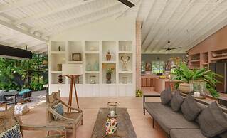 Cool and Contemporary Hilltop Villa With Ocean Views