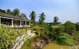 Cool and Contemporary Hilltop Villa With Ocean Views