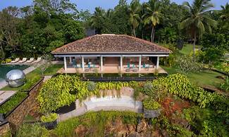 Cool and Contemporary Hilltop Villa With Ocean Views