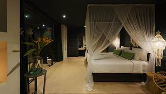 Cool and Contemporary Hilltop Villa With Ocean Views