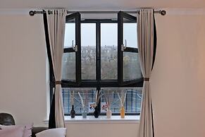 Riverview-2br-sleeps4-citycentre-parking-fastwifi