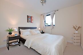 Riverview-2br-sleeps4-citycentre-parking-fastwifi