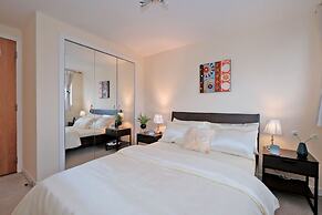 Riverview-2br-sleeps4-citycentre-parking-fastwifi