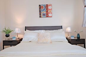 Riverview-2br-sleeps4-citycentre-parking-fastwifi