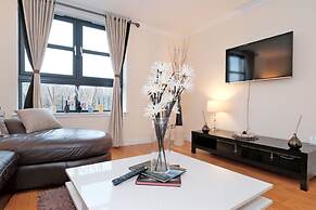 Riverview-2br-sleeps4-citycentre-parking-fastwifi
