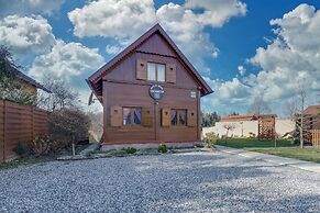 Rustic Cottage With Heated Pool