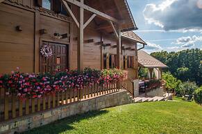 Rustic Cottage With Heated Pool