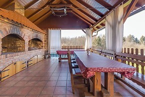 Rustic Cottage With Heated Pool