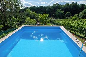 Rustic Cottage With Heated Pool