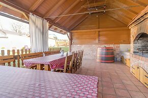 Rustic Cottage With Heated Pool